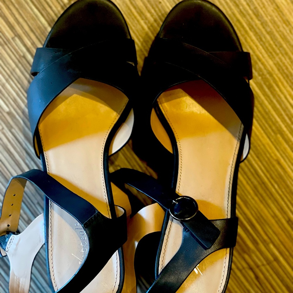 Black wedges